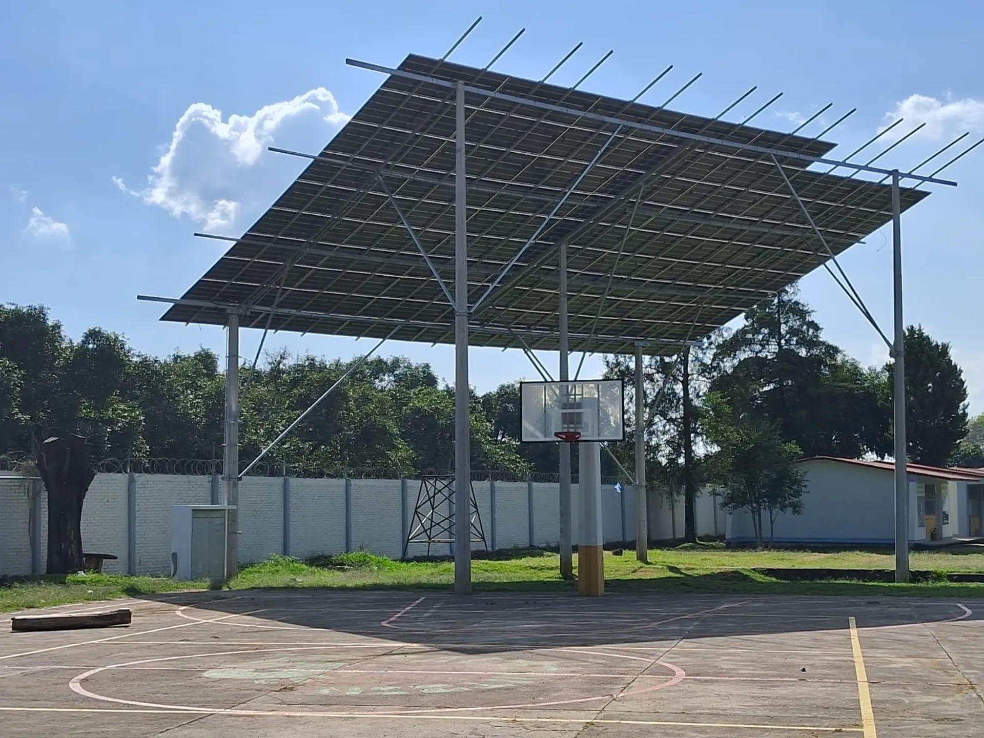 Trabajo de líneas eléctricas